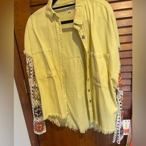 POL‎ yellow denim shirt/shacket with crochet designed sleeves